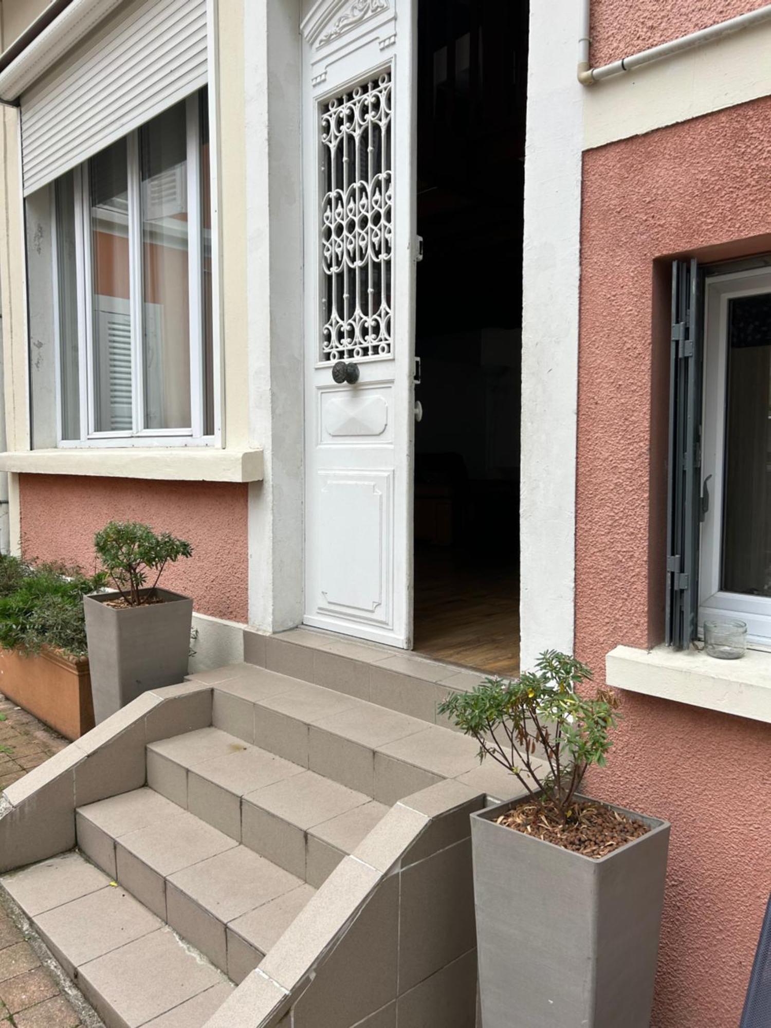 Paris Eiffel Tower Et Disney Apartments, Parkings Gratuits Et Securises, 10 Minutes Metro To Paris Nogent-sur-Seine المظهر الخارجي الصورة